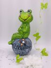Lustiger Keramik Frosch sitzend auf Stein  "WILLKOMMEN" - Figuren Frosch grn