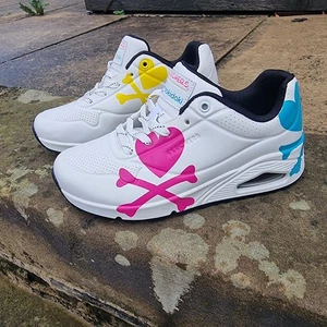 Skechers × tokidoki Mujer Talla 3 Blanco Corazones y Huesos Cruzados Colaboración Entrenadores Nuevos - Imagen 1 de 24