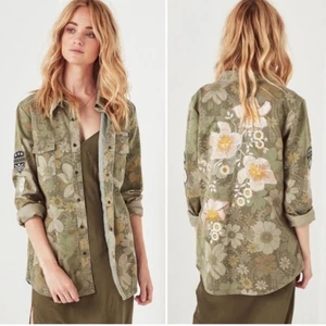 Spell and the Gypsy Collective Eden Camo Jacket Size S Floral Snap Button NEW - Picture 1 of 13