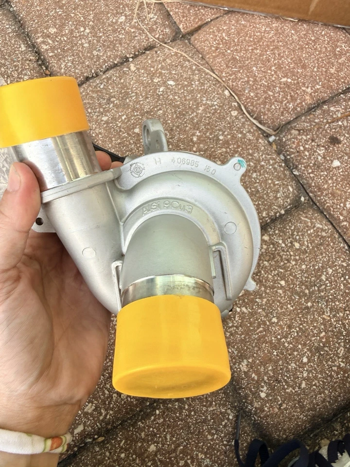 BMW Electric Water Pump 11517588885 / N54 N55 335i 535i X5 135i Z4 Pierburg OEM - Image 1 of 4