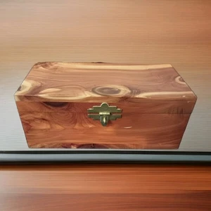 Cedar Hope Chest Keepsake Box Exc. Amazing Wood Grain Jewelry 8x4x3.25 - Picture 1 of 14