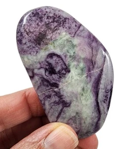 Kammererit polierter Stein Indien 58,2 Gramm - Bild 1 von 1