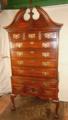 Cajonera tradicional HARDEN Sólida Cereza Reina Ana Highboy Foto 1 de 4