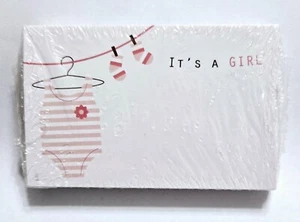 Tarjetas de recinto It's A Girl - Tendedero rosa - Paquete de 50 - Suministros de regalo - Imagen 1 de 1