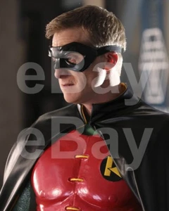 Powerless (TV) Alan Tudyk 10x8 Foto - Bild 1 von 1