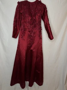 Elegantes Abendkleid Burgunder Blumenapplikation Langarm Neu - Bild 1 von 11