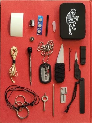 Kit EDC de supervivencia de bolsillo / No Ed's Manifesto o Sneakreaper Industries No.2 Foto 1 de 4