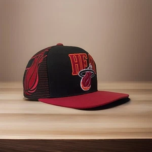 Miami Heat Mütze Kappe Druckknopflasche schwarz Laserschatten Basketball Mitchell Ness gebraucht, in einwandfreiem Zustand - Bild 1 von 10