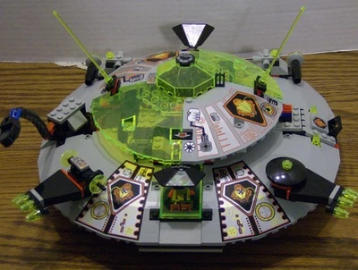 Lego 6975 Space UFO ALIEN AVENGER Complete w/Instructions - Image 1 of 3