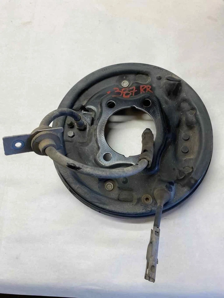 Ford Focus 2014 placa de respaldo de freno trasero protector contra salpicaduras lado derecho derecha T Foto 1 de 4