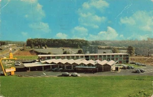 Postkarte VA Charlottesville Virginia Holiday Inn Schild alt 1950er Autos Free TV A17 - Bild 1 von 3