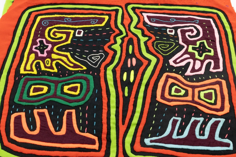 Kuna Indian Hand Sewn Driving Miss Daisy Mola Panama - Image 1 of 4