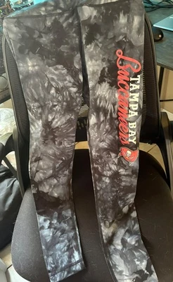 Ropa del equipo de la NFL Tampa Bay Buccaneers para mujer Tie-Dye ropa para dormir leggings pequeños Foto 1 de 4