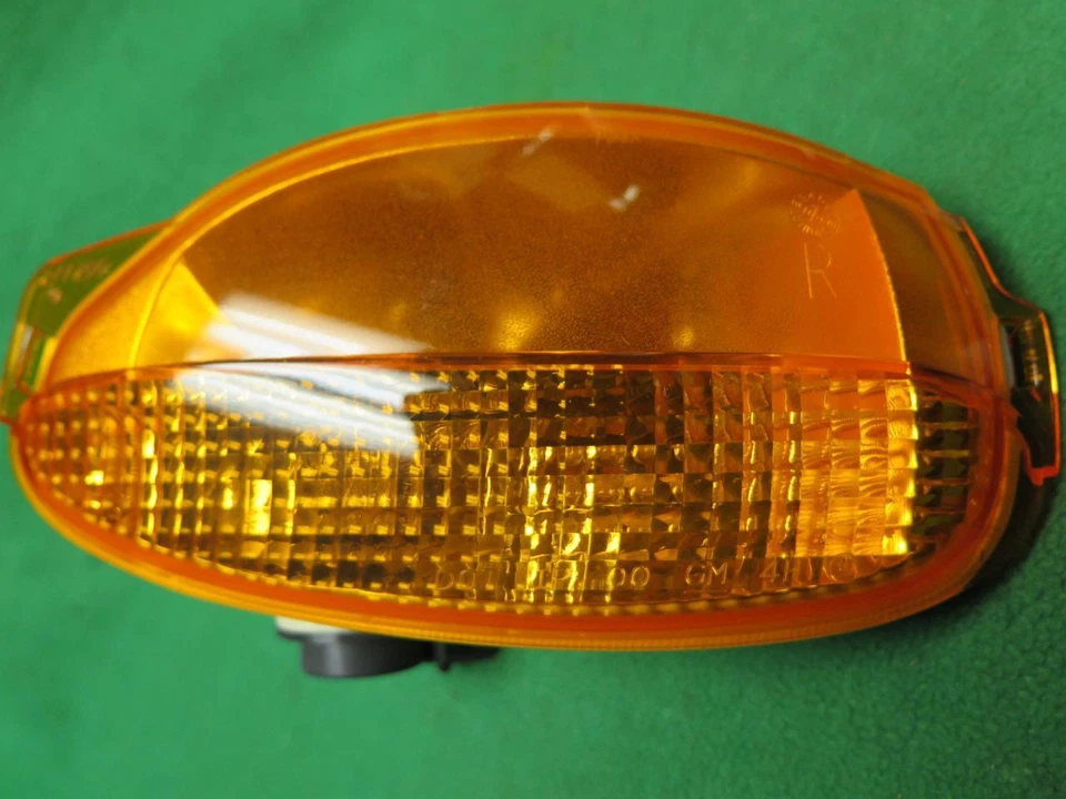 10386586 LUZ DE LUZ DE SEÑAL DE ESTACIONAMIENTO DIRECCIONAL GM RH ASM 2000-2005 BUICK LESABRE Foto 1 de 1