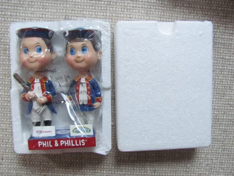 VINTAGE Philadelphia Phillies Phil & Phillis Bobblehead Veterans Stadium 2003 Cover
