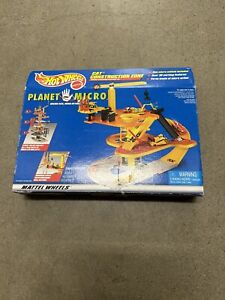 1997 HOT WHEELS CAT Construction Zone Micro Stacking Playset #3 Planet Micro NOS