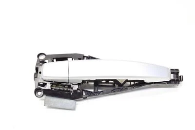 Chevrolet Trax 2017-2022 manija de puerta exterior trasera izquierda hoja de interruptor plateada OEM Foto 1 de 4