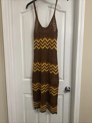 Vestido Almost Famous tejido tono tierra talla 1X Foto 1 de 4