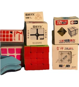 Rubik’s Speed Cube Bundle MoYu 2x2, Mo Fang Ge 3x3 & 4x4, specchio 2x2, supporti nuovo con scatola - Foto 1 di 5