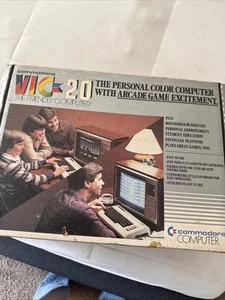 Commodore VIC 20 en boite s'allume. Non testé. Sans cordons. - Photo 1/9