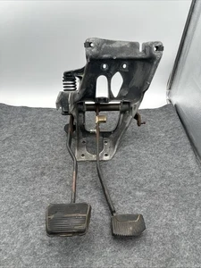 87-91 Ford Pickup Truck Bronco 5 spd Clutch Pedal Assembly Manual Transmission - Picture 1 of 17