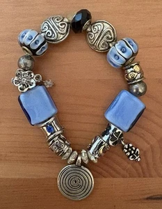Beautiful Blue Stretch Bracelet with Cool Charm’s - Picture 1 of 11