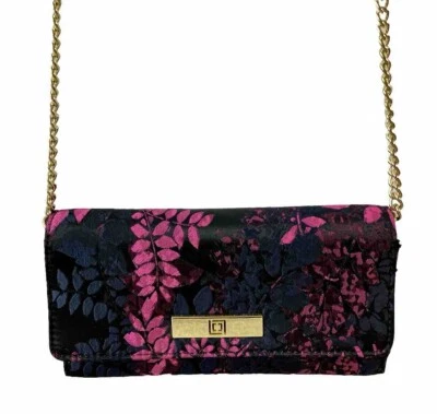 Liz Claiborne 手机充电斜挎包 - 黑色和粉红色花卉图案 — 第 1/4 张图片