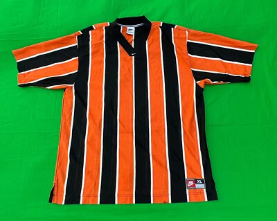 Camiseta de fútbol vintage Nike Center Swoosh para hombre roja negra a rayas talla XL. Foto 1 de 4