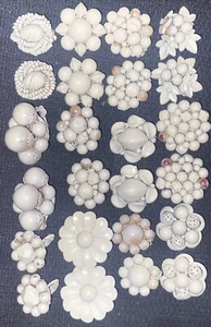 Vintage Set 12 Paar Cluster Ohrringe Mid Century bemalt zum Tragen Kunst Collage Handwerk - Bild 1 von 5