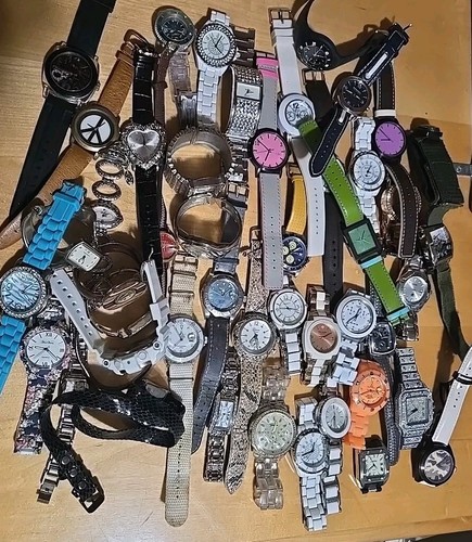 Lotto 50 orologi donna abito e stile Invicta Sperry Ginevra Swatch Kate Spade ecc