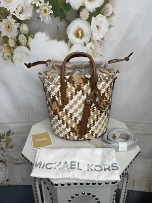 NUEVO CON ETIQUETAS MICHAEL KORS Marley Bolso Mensajero Cubo de Cuero Mediano Negro/Multi $328 Foto 1 de 4