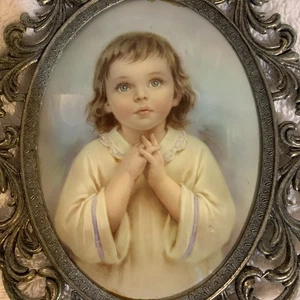 Curved Glass 10" Praying Girl - Vintage Oval Cast Metal Picture Frame - Bild 1 von 6