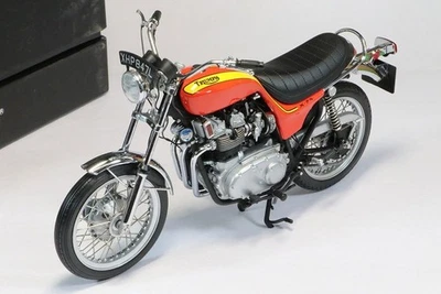 MINICHAMPS 1/12 Triumph Hurricane X75 1973 Orange Classic Bike 122133600 - Image 1 of 4