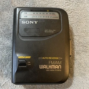 Sony Cassette Deck Walkman WM-FX303 Radio Funciona Cinta Motor No Gira Para Piezas - Imagen 1 de 8
