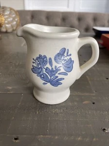 Pfaltzgraff Yorktowne Creamer USA Stoneware Small Pitcher Blue Floral Vintage - Picture 1 of 4