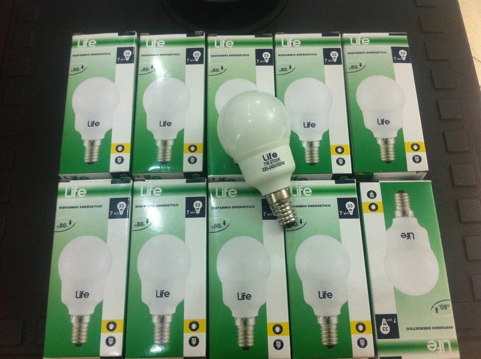 Stock 40 LAMPADINA BASSO CONSUMO 7W E14 SFERA LUCE CALDA RISPARMIO ENERGETICO  - Immagine 1 di 1