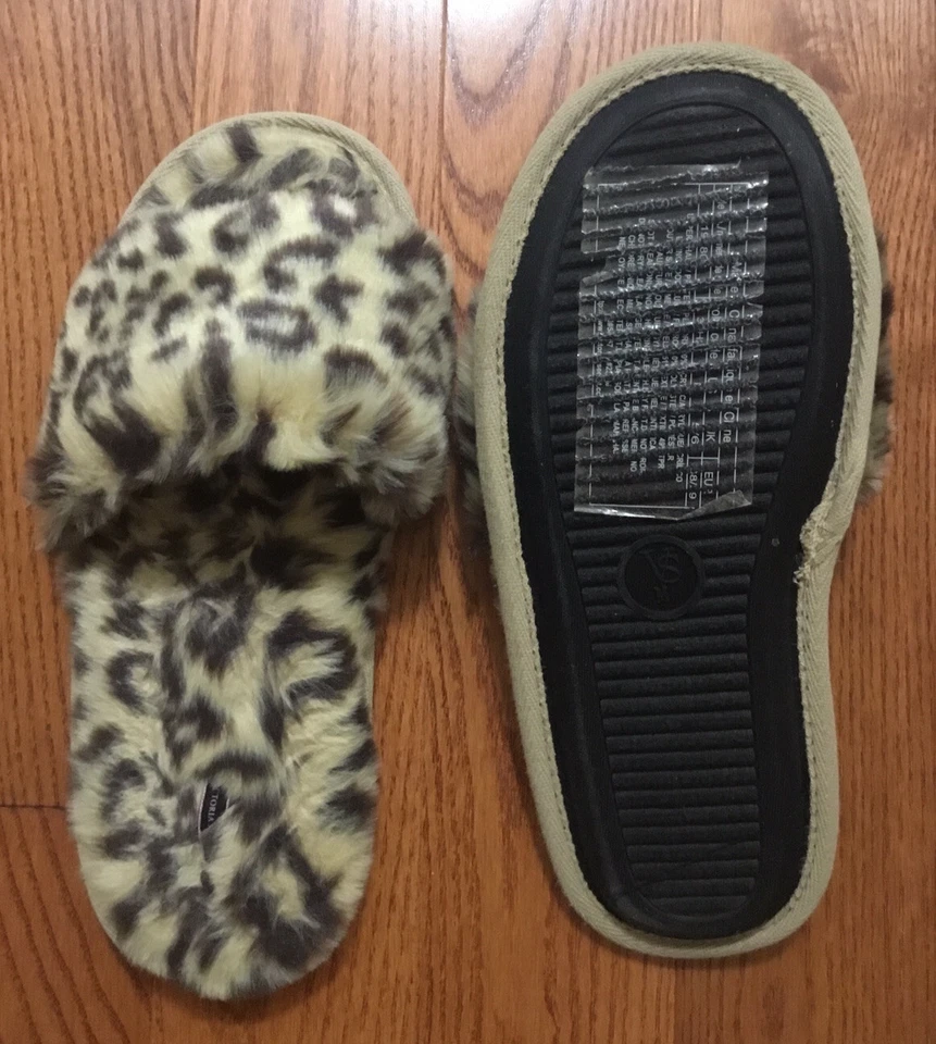 ZAPATILLAS VICTORIA’S SECRET IMITACIÓN PIEL GUEPARDO ESTAMPADAS TALLA MEDIANA 7-8 Foto 1 de 1