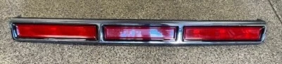 ⭐ POLISHED 1990-1997 Lincoln Town Car Trunk Mounted Taillight Center Panel OEM Foto 1 de 4
