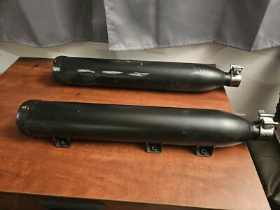 Silenciadores negros Indian Scout Motorcycle 2019 Foto 1 de 4