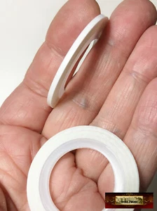 M00820-Blanco MOREZMORE Delgado 2mm Miniatura Tira Adhesiva Cinta Prop - Imagen 1 de 1