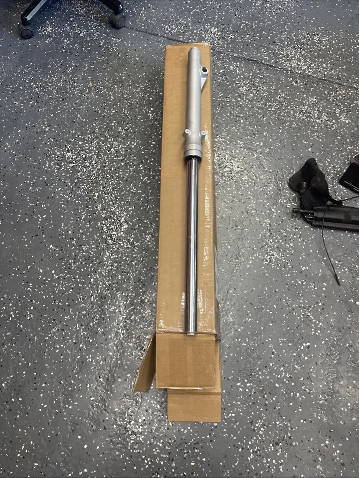 2009-2025 Yamaha Xt250 Front Right Fork - Image 1 of 4