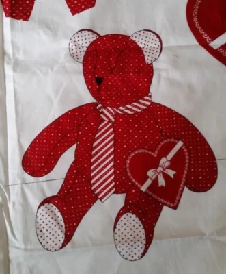 Panel de tela de algodón Cranston Teddy Love oso de peluche animal de peluche rojo blanco Foto 1 de 2