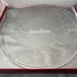 Neiman Marcus 2000 Annual Glass Holiday Platter Collectible Plate Santa IN BOX - Picture 1 of 12