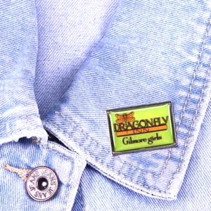 FABULOUS GILMORE GIRLS "DRAGONFLY INN" LAPEL PIN...BONUS SILVER STORAGE BAG... - Picture 1 of 6