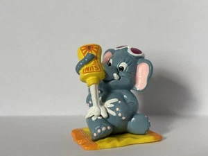 Ü-Ei Figur von 1995 Die Funny Fanten im Cluburlaub - Nadja Nahtlos - Bild 1 von 3