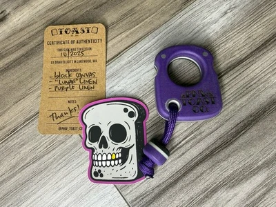 PNW Toast Co. Toast - Lino lunar “sin nombre” | Lino púrpura | Lona negra | Foto 1 de 4