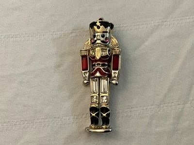 Vintage Signed MONET Rhinestone Encrusted Nutcracker Soldier Figural Brooch  - Изображение 1 из 2