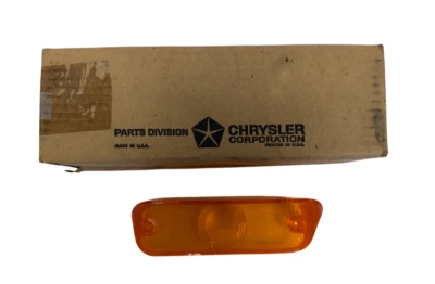Chrysler 1968 lado izquierdo estacionamiento luz de señal de giro lámpara lente ámbar NOS 3004155 Foto 1 de 4