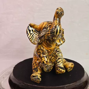 Estatuilla floral de elefante sentado tronco elevado retazos safari esmaltado LaVie - Imagen 1 de 11