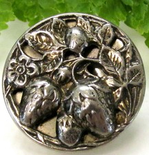 SPARKLY VINTAGE TWINKLE BUTTON W/ STRAWBERRIES D57